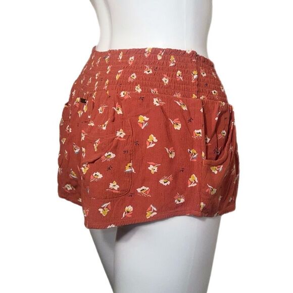 Billabong Smocked Pull-On Shorts (S) NWOT - Picture 1 of 12